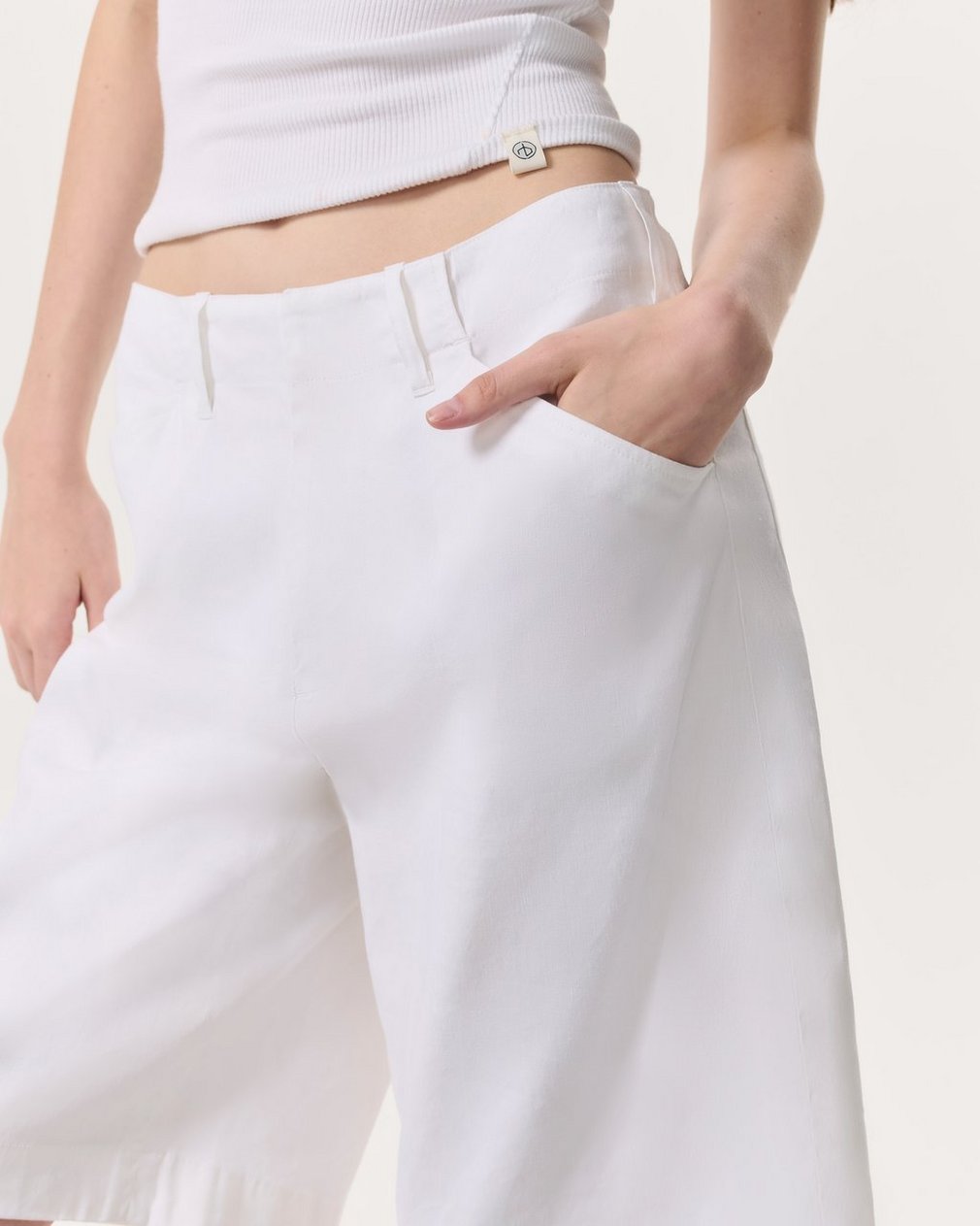 Banks Linen-Blend Shorts - White - Image 6